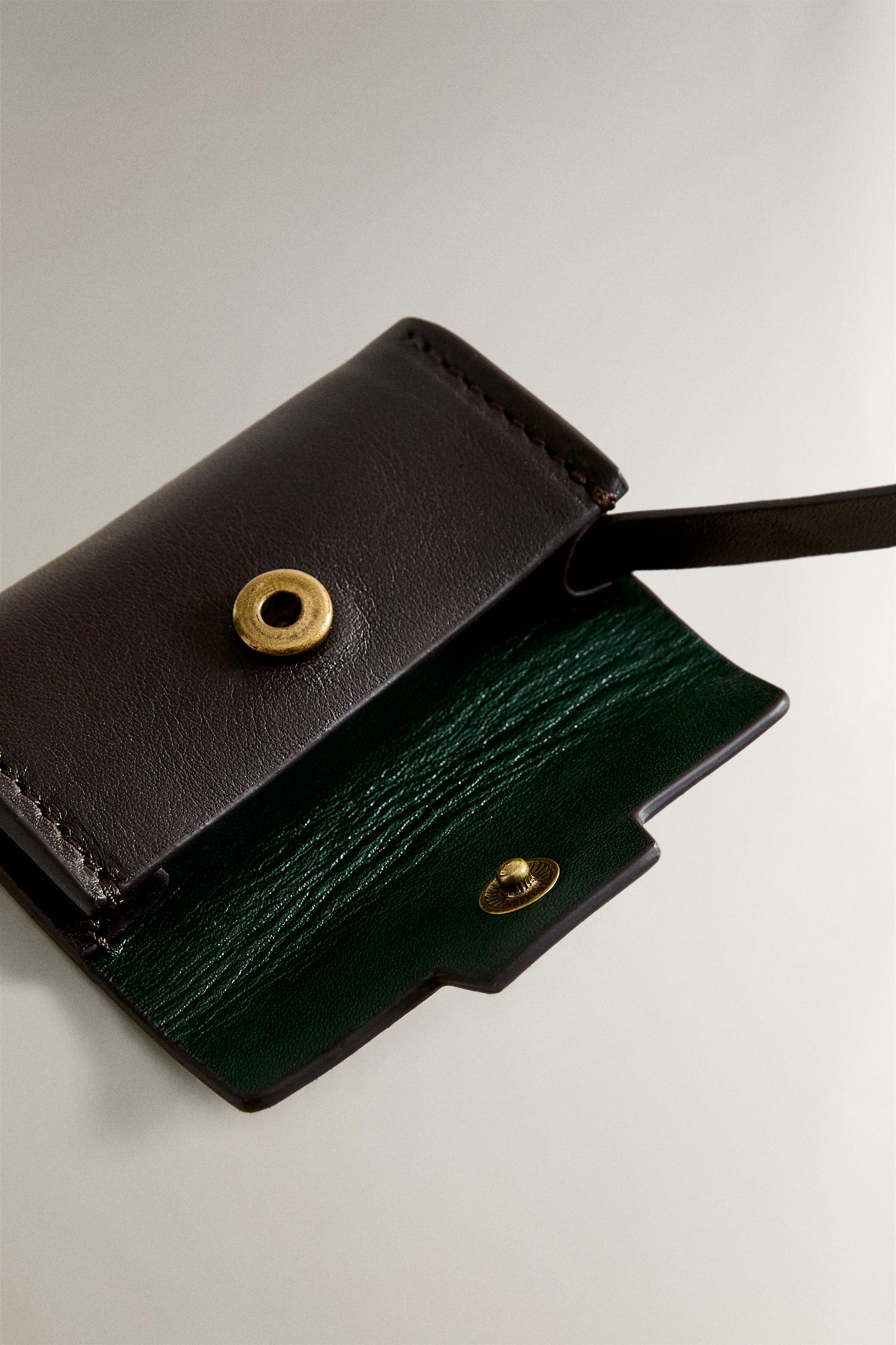 DISTRIBUTEUR CUIR SACS ANIMAUX
